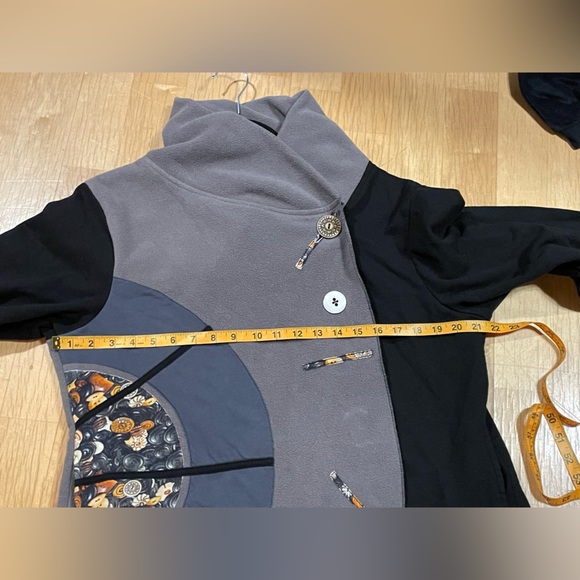 Leopards and Roses Fleece Herringbone Jacquard Jacket size Large - Picture 5 of 8